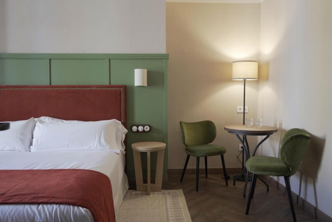 The Honest Hotel & Apartments Sevilla Bagian luar foto