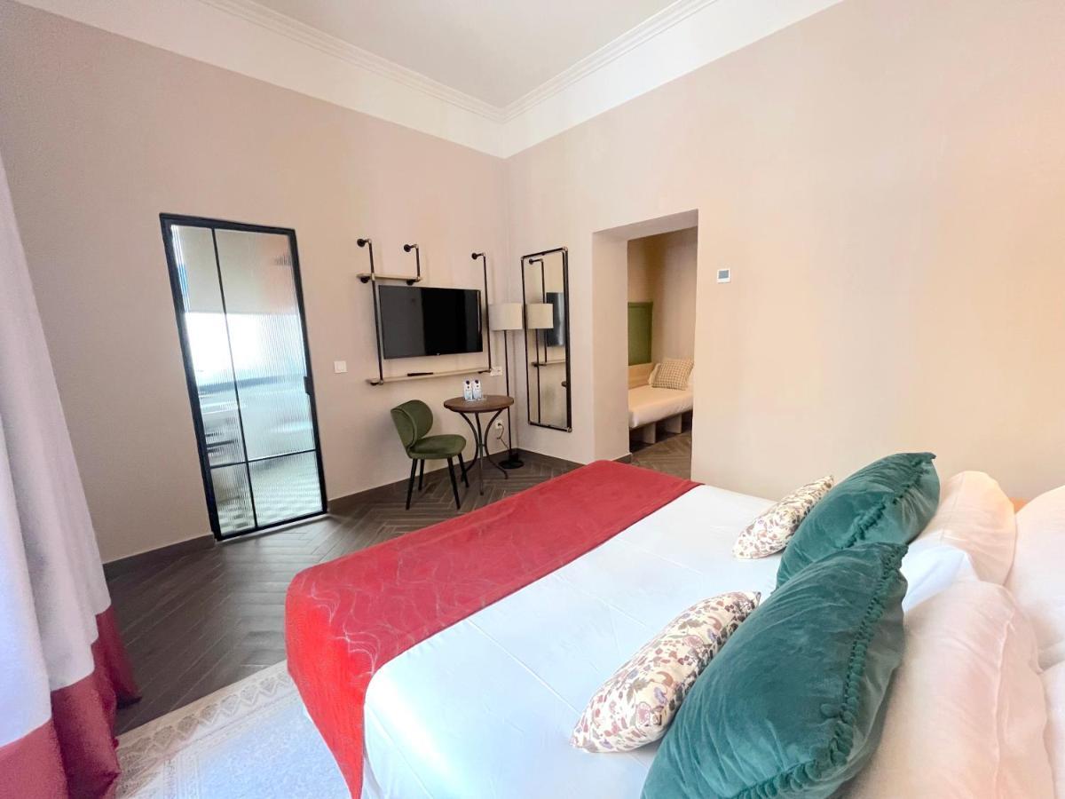 The Honest Hotel & Apartments Sevilla Bagian luar foto