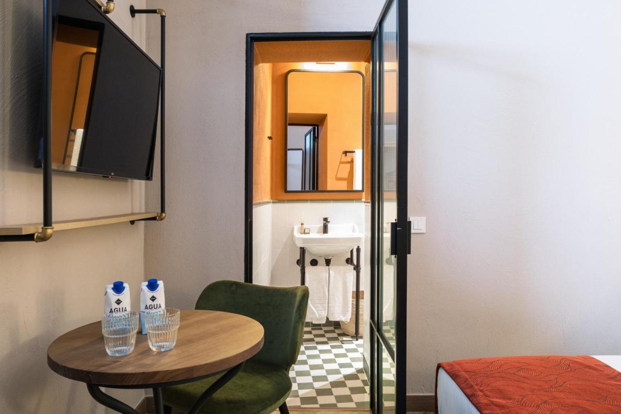The Honest Hotel & Apartments Sevilla Bagian luar foto