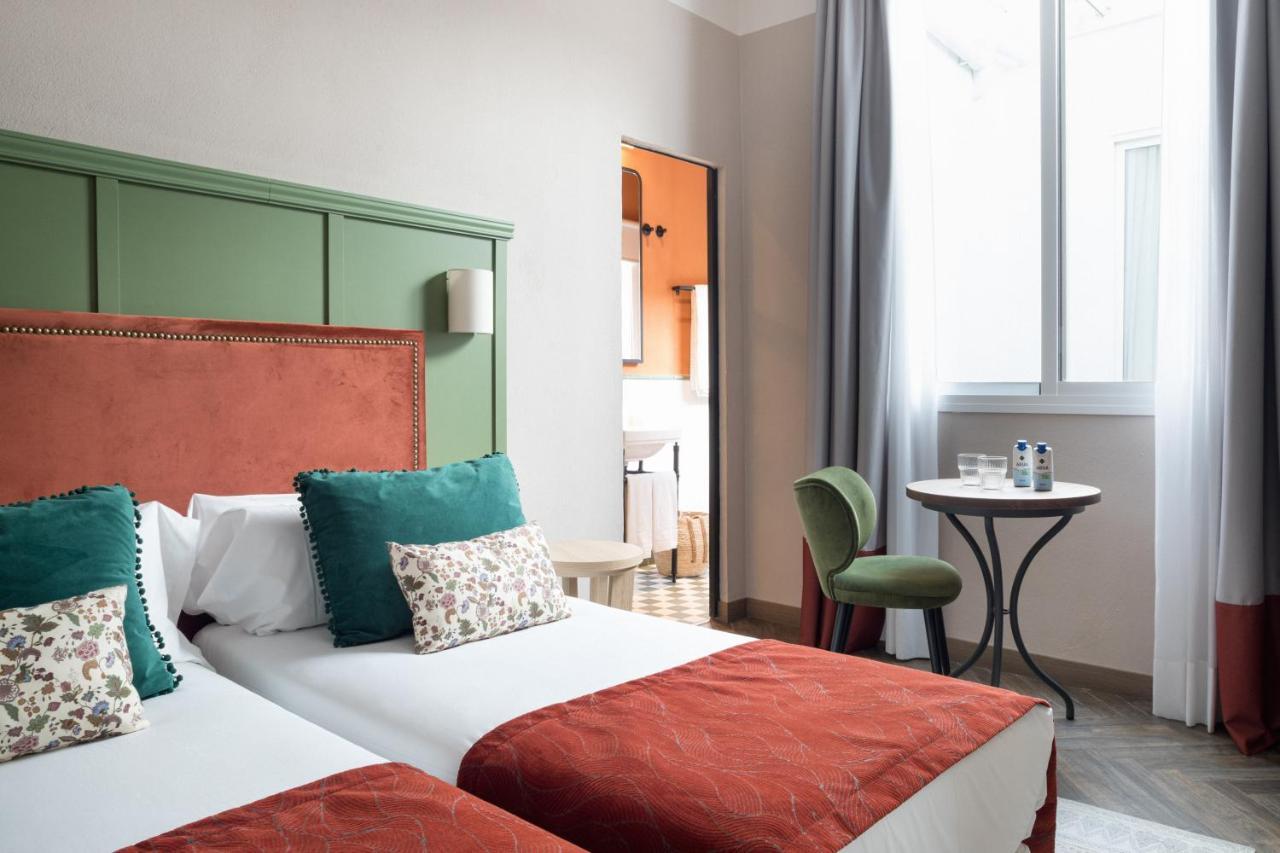 The Honest Hotel & Apartments Sevilla Bagian luar foto