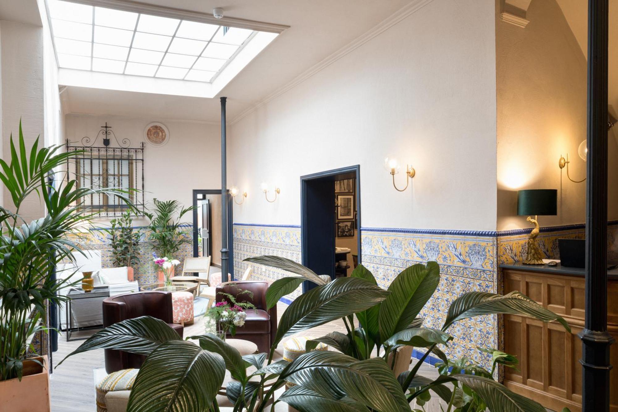 The Honest Hotel & Apartments Sevilla Bagian luar foto