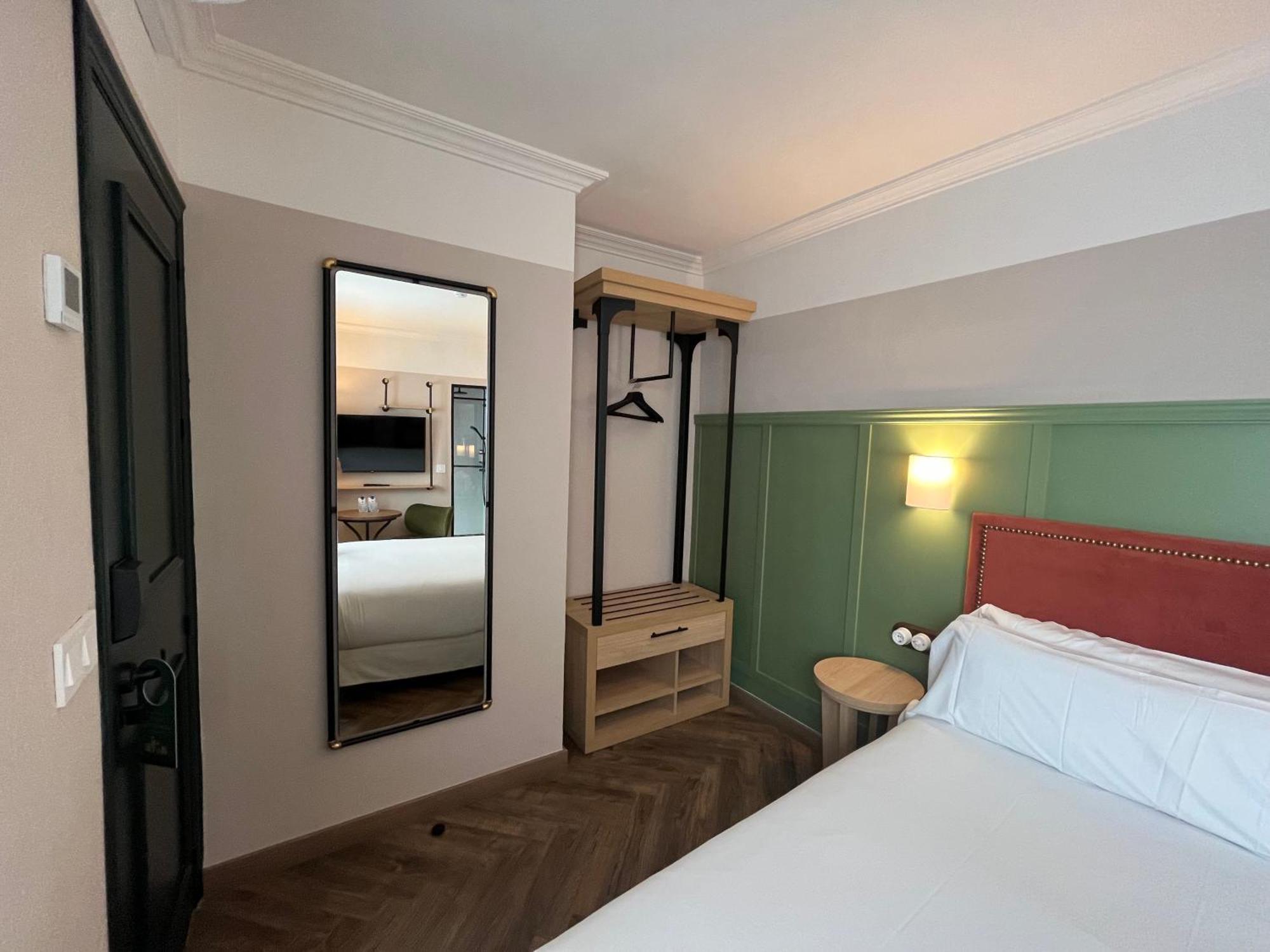 The Honest Hotel & Apartments Sevilla Bagian luar foto